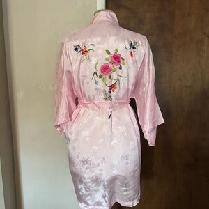 Golden Bee Chinese Kimono/Robe  Size Medium Rayon Embroidered  Pale Pink